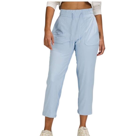 Lululemon Beyond the Studio Crop
Blue Linen 6 - Picture 1 of 7
